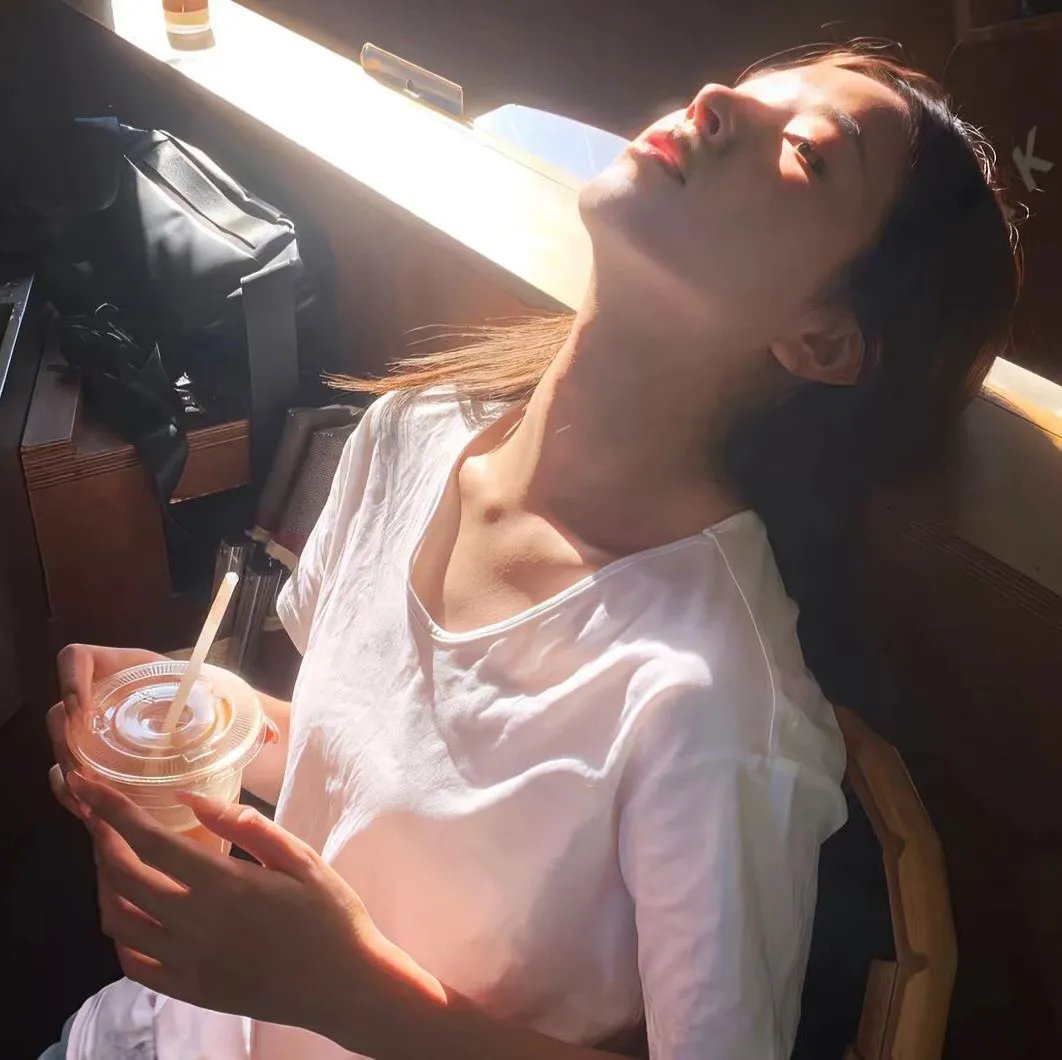 靠近我一点
